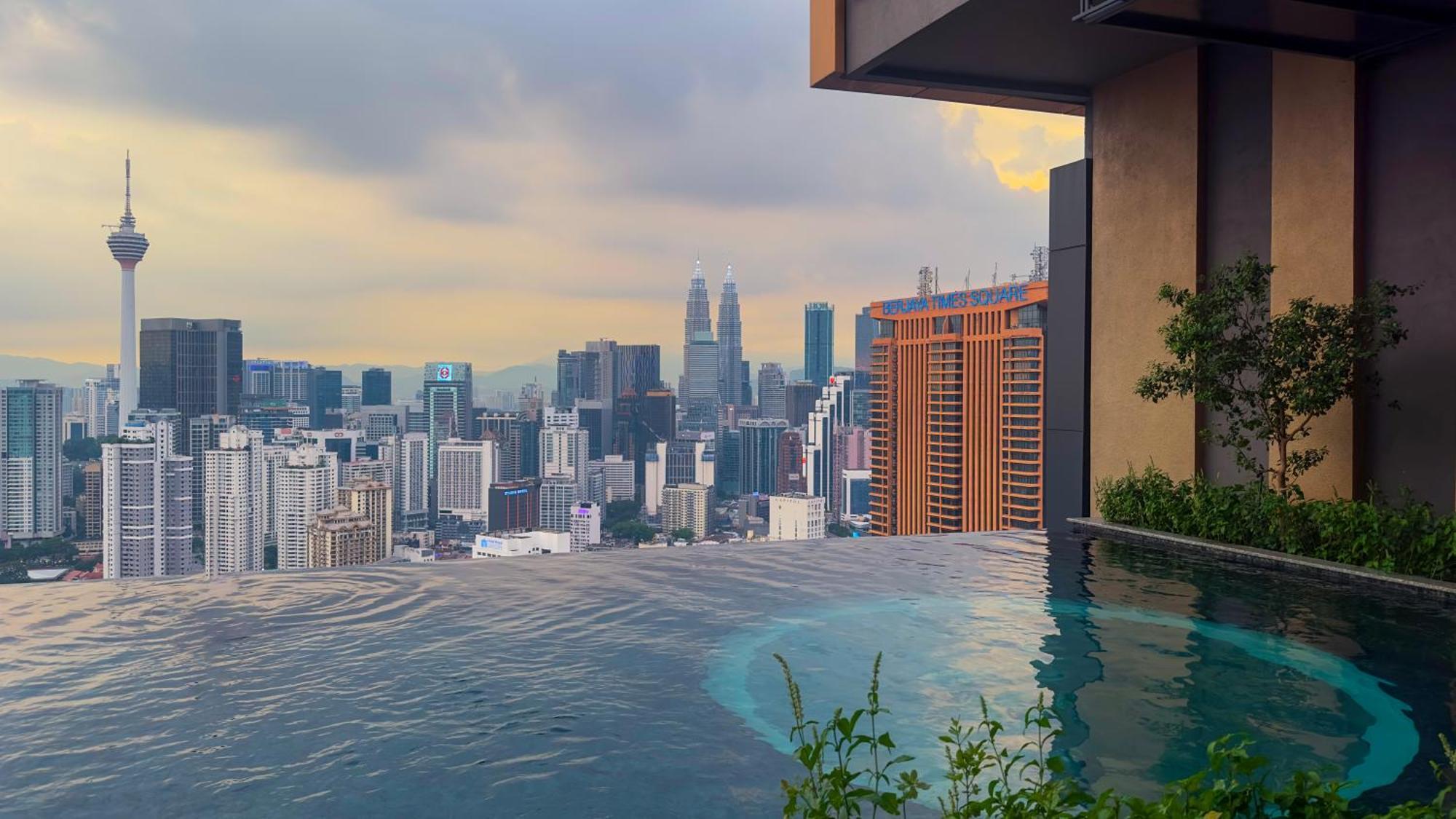Harmony Luxury Suites At Lucentia Bukit Bintang City Center Куала-Лумпур Экстерьер фото